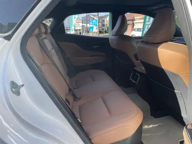 トヨタ クラウン スポーツ Z 神奈川県 2024(令6)年 1.3万km プレシャスホワイトパール 純正122.3インチディスプレイオーディオ/　（コネクティッドナビ・Bluetooth）/フルセグTV/パノラマルーフ/サンドブラウン本革シート/前席パワーシート/前席シートヒーター/エアシート/ステアリングヒーター/トヨタセーフティセンス/トヨタチームメイト/パノラミックビューモニター/デジタルインナーミラー/レーダークルーズコントロール/ブラインドスポットモニター/ヘッドアップディスプレイ/縦置き置くだけ充電/パワーバックドア/ビルトインETC2.0/スマートキー×2/保証書/取扱説明書