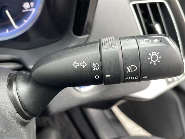 トヨタ クラウン ハイブリッド S Four 岩手県 2021(令3)年 6万km グレー ボディーカラー：特別設定色プレシャスメタル〈1L5〉/4WD/純正ナビ(CD/DVD/SD/ラジオ/Bluetooth)/フルセグテレビ/バックカメラ/プリクラッシュセーフティ/レーンディパーチャーアラート/レーダークルーズコントロール/オートハイビーム/ブラインドスポットモニター/ハーフレザーシート/前席シートヒーター/前席パワーシート/ビルトインETC(2.0)/AC100V電源/コーナーセンサー/リアサンシェード/純正17inアルミホイール/純正フロアマット/スマートキー（×2）/ステアリングスイッチ/ドアバイザー/保証書