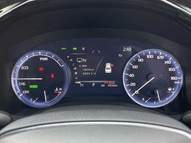 トヨタ クラウン ハイブリッド S Four 岩手県 2021(令3)年 6万km グレー ボディーカラー：特別設定色プレシャスメタル〈1L5〉/4WD/純正ナビ(CD/DVD/SD/ラジオ/Bluetooth)/フルセグテレビ/バックカメラ/プリクラッシュセーフティ/レーンディパーチャーアラート/レーダークルーズコントロール/オートハイビーム/ブラインドスポットモニター/ハーフレザーシート/前席シートヒーター/前席パワーシート/ビルトインETC(2.0)/AC100V電源/コーナーセンサー/リアサンシェード/純正17inアルミホイール/純正フロアマット/スマートキー（×2）/ステアリングスイッチ/ドアバイザー/保証書