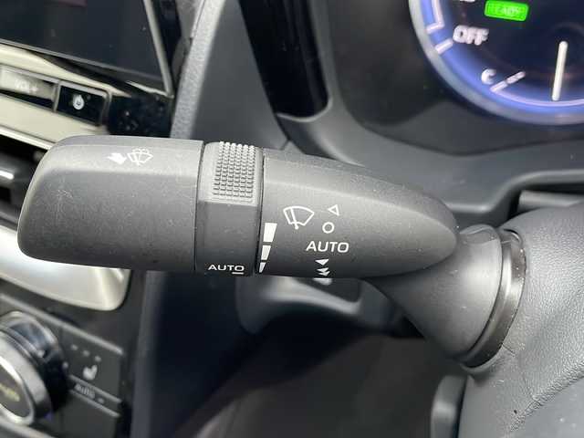 トヨタ クラウン ハイブリッド S Four 岩手県 2021(令3)年 6万km グレー ボディーカラー：特別設定色プレシャスメタル〈1L5〉/4WD/純正ナビ(CD/DVD/SD/ラジオ/Bluetooth)/フルセグテレビ/バックカメラ/プリクラッシュセーフティ/レーンディパーチャーアラート/レーダークルーズコントロール/オートハイビーム/ブラインドスポットモニター/ハーフレザーシート/前席シートヒーター/前席パワーシート/ビルトインETC(2.0)/AC100V電源/コーナーセンサー/リアサンシェード/純正17inアルミホイール/純正フロアマット/スマートキー（×2）/ステアリングスイッチ/ドアバイザー/保証書