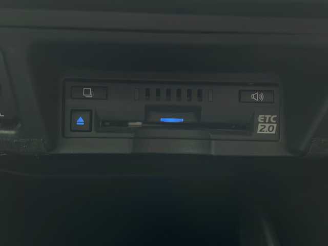 トヨタ クラウン ハイブリッド S Four 岩手県 2021(令3)年 6万km グレー ボディーカラー：特別設定色プレシャスメタル〈1L5〉/4WD/純正ナビ(CD/DVD/SD/ラジオ/Bluetooth)/フルセグテレビ/バックカメラ/プリクラッシュセーフティ/レーンディパーチャーアラート/レーダークルーズコントロール/オートハイビーム/ブラインドスポットモニター/ハーフレザーシート/前席シートヒーター/前席パワーシート/ビルトインETC(2.0)/AC100V電源/コーナーセンサー/リアサンシェード/純正17inアルミホイール/純正フロアマット/スマートキー（×2）/ステアリングスイッチ/ドアバイザー/保証書