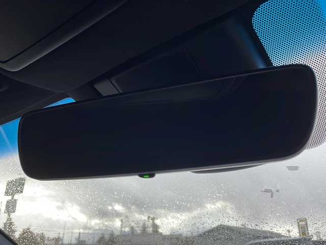 トヨタ クラウン ハイブリッド S Four 岩手県 2021(令3)年 6万km グレー ボディーカラー：特別設定色プレシャスメタル〈1L5〉/4WD/純正ナビ(CD/DVD/SD/ラジオ/Bluetooth)/フルセグテレビ/バックカメラ/プリクラッシュセーフティ/レーンディパーチャーアラート/レーダークルーズコントロール/オートハイビーム/ブラインドスポットモニター/ハーフレザーシート/前席シートヒーター/前席パワーシート/ビルトインETC(2.0)/AC100V電源/コーナーセンサー/リアサンシェード/純正17inアルミホイール/純正フロアマット/スマートキー（×2）/ステアリングスイッチ/ドアバイザー/保証書