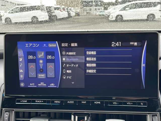 トヨタ クラウン ハイブリッド S Four 岩手県 2021(令3)年 6万km グレー ボディーカラー：特別設定色プレシャスメタル〈1L5〉/4WD/純正ナビ(CD/DVD/SD/ラジオ/Bluetooth)/フルセグテレビ/バックカメラ/プリクラッシュセーフティ/レーンディパーチャーアラート/レーダークルーズコントロール/オートハイビーム/ブラインドスポットモニター/ハーフレザーシート/前席シートヒーター/前席パワーシート/ビルトインETC(2.0)/AC100V電源/コーナーセンサー/リアサンシェード/純正17inアルミホイール/純正フロアマット/スマートキー（×2）/ステアリングスイッチ/ドアバイザー/保証書