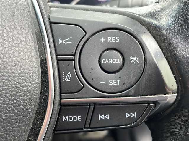 トヨタ クラウン ハイブリッド S Four 岩手県 2021(令3)年 6万km グレー ボディーカラー：特別設定色プレシャスメタル〈1L5〉/4WD/純正ナビ(CD/DVD/SD/ラジオ/Bluetooth)/フルセグテレビ/バックカメラ/プリクラッシュセーフティ/レーンディパーチャーアラート/レーダークルーズコントロール/オートハイビーム/ブラインドスポットモニター/ハーフレザーシート/前席シートヒーター/前席パワーシート/ビルトインETC(2.0)/AC100V電源/コーナーセンサー/リアサンシェード/純正17inアルミホイール/純正フロアマット/スマートキー（×2）/ステアリングスイッチ/ドアバイザー/保証書