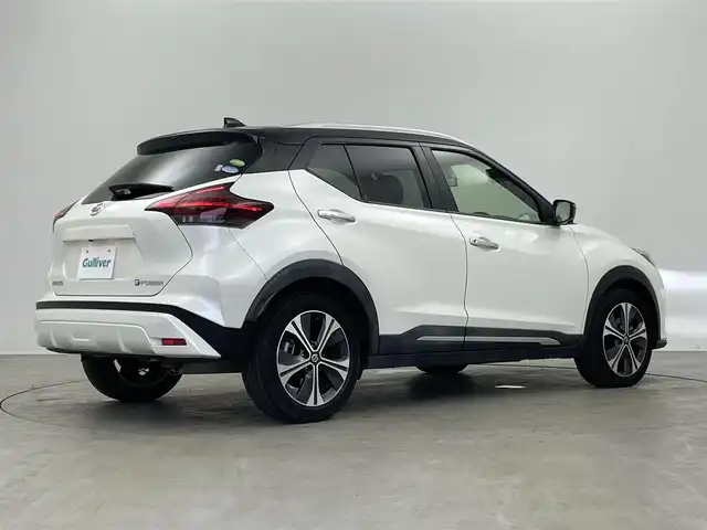 日産 キックス X 埼玉県 2021(令3)年 6.3万km ブリリアントホワイトパール/ピュアブラック 2トーン プロパイロット　純正９インチナビ　アラウンドビューモニター　ビルトインＥＴＣ　ドライブレコーダー　レーダークルーズコントロール　インテリジェントルームミラー　ハーフレザー　オートライト　ＬＥＤライト