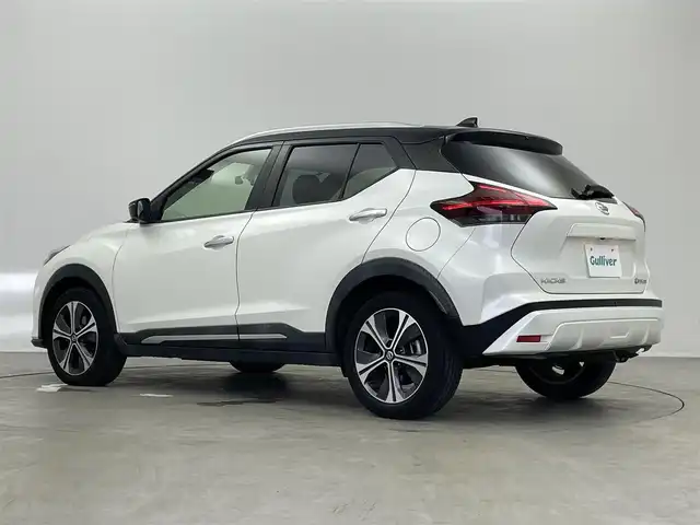 日産 キックス X 埼玉県 2021(令3)年 6.3万km ブリリアントホワイトパール/ピュアブラック 2トーン プロパイロット　純正９インチナビ　アラウンドビューモニター　ビルトインＥＴＣ　ドライブレコーダー　レーダークルーズコントロール　インテリジェントルームミラー　ハーフレザー　オートライト　ＬＥＤライト