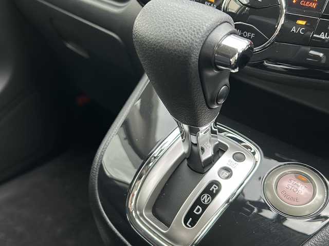 日産 セレナ ハイウェイスター Vセレクション 岐阜県 2012(平24)年 8.9万km ホワイト 純正ナビ　/ＥＴＣ　/前後ドライブレコーダー　/後席モニター　/両側パワースライドドア　/衝突軽減システム　/盗難防止装置　/横滑り防止装置　/アイドリングストップ　/純正１６インチアルミホイール　/プッシュスタート/スマートキー/純正フロアマット