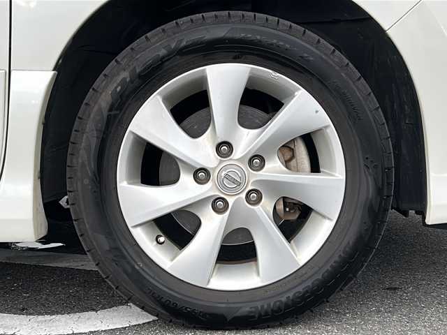 日産 セレナ ハイウェイスター Vセレクション 岐阜県 2012(平24)年 8.9万km ホワイト 純正ナビ　/ＥＴＣ　/前後ドライブレコーダー　/後席モニター　/両側パワースライドドア　/衝突軽減システム　/盗難防止装置　/横滑り防止装置　/アイドリングストップ　/純正１６インチアルミホイール　/プッシュスタート/スマートキー/純正フロアマット