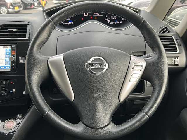日産 セレナ ハイウェイスター Vセレクション 岐阜県 2012(平24)年 8.9万km ホワイト 純正ナビ　/ＥＴＣ　/前後ドライブレコーダー　/後席モニター　/両側パワースライドドア　/衝突軽減システム　/盗難防止装置　/横滑り防止装置　/アイドリングストップ　/純正１６インチアルミホイール　/プッシュスタート/スマートキー/純正フロアマット