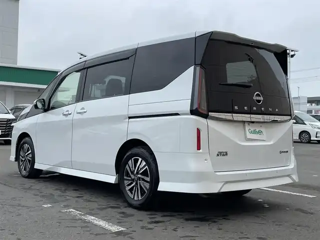 日産 セレナ e－パワー ハイウェイスター V 東京都 2024(令6)年 0.8万km プリズムホワイト 純正ナビ/アラウンドビューモニター/天吊モニター/デジタルルームミラー/エマージェンシーブレーキ/車線逸脱警報/プロパイロット/ハンズフリーオートスライドドア/ＥＴＣ/ワイヤレス充電器