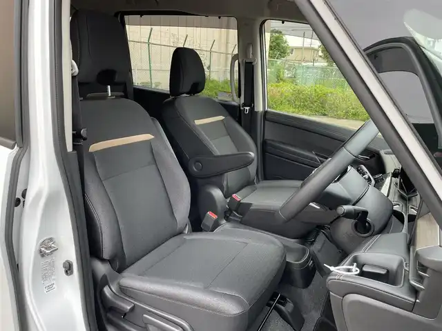 日産 セレナ e－パワー ハイウェイスター V 東京都 2024(令6)年 0.8万km プリズムホワイト 純正ナビ/アラウンドビューモニター/天吊モニター/デジタルルームミラー/エマージェンシーブレーキ/車線逸脱警報/プロパイロット/ハンズフリーオートスライドドア/ＥＴＣ/ワイヤレス充電器