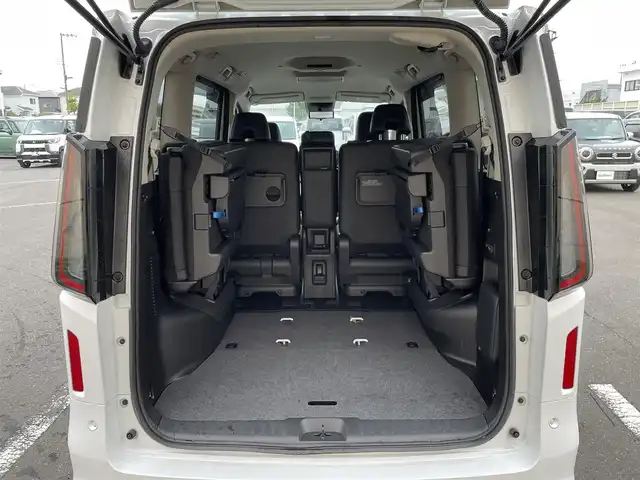 日産 セレナ e－パワー ハイウェイスター V 東京都 2024(令6)年 0.8万km プリズムホワイト 純正ナビ/アラウンドビューモニター/天吊モニター/デジタルルームミラー/エマージェンシーブレーキ/車線逸脱警報/プロパイロット/ハンズフリーオートスライドドア/ＥＴＣ/ワイヤレス充電器