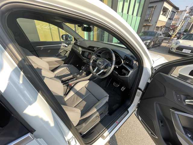 アウディ Ｑ３ 35TDIクワトロ Sライン 石川県 2021(令3)年 1.2万km 白 グレー革シート/シートヒーター/衝突軽減Ｂ/アダプティブクルーズコントロール/ブラインドスポットモニター/純正ナビ/フルセグＴＶ/Ｂａｎｇ＆Ｏｌｆｕｓｅｎ/３６０カメラ/クリアランスソナー/電動リアゲート/ＬＥＤヘッドライト/アンビエントライト