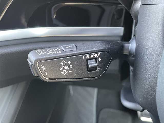 アウディ Ｑ３ 35TDIクワトロ Sライン 石川県 2021(令3)年 1.2万km 白 グレー革シート/シートヒーター/衝突軽減Ｂ/アダプティブクルーズコントロール/ブラインドスポットモニター/純正ナビ/フルセグＴＶ/Ｂａｎｇ＆Ｏｌｆｕｓｅｎ/３６０カメラ/クリアランスソナー/電動リアゲート/ＬＥＤヘッドライト/アンビエントライト