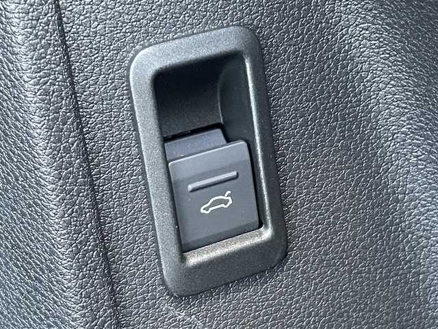 アウディ Ｑ３ 35TDIクワトロ Sライン 石川県 2021(令3)年 1.2万km 白 グレー革シート/シートヒーター/衝突軽減Ｂ/アダプティブクルーズコントロール/ブラインドスポットモニター/純正ナビ/フルセグＴＶ/Ｂａｎｇ＆Ｏｌｆｕｓｅｎ/３６０カメラ/クリアランスソナー/電動リアゲート/ＬＥＤヘッドライト/アンビエントライト