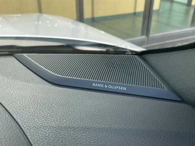 アウディ Ｑ３ 35TDIクワトロ Sライン 石川県 2021(令3)年 1.2万km 白 グレー革シート/シートヒーター/衝突軽減Ｂ/アダプティブクルーズコントロール/ブラインドスポットモニター/純正ナビ/フルセグＴＶ/Ｂａｎｇ＆Ｏｌｆｕｓｅｎ/３６０カメラ/クリアランスソナー/電動リアゲート/ＬＥＤヘッドライト/アンビエントライト