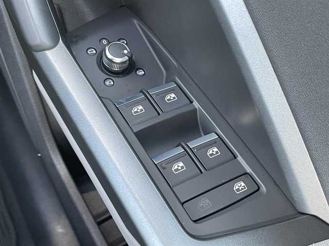 アウディ Ｑ３ 35TDIクワトロ Sライン 石川県 2021(令3)年 1.2万km 白 グレー革シート/シートヒーター/衝突軽減Ｂ/アダプティブクルーズコントロール/ブラインドスポットモニター/純正ナビ/フルセグＴＶ/Ｂａｎｇ＆Ｏｌｆｕｓｅｎ/３６０カメラ/クリアランスソナー/電動リアゲート/ＬＥＤヘッドライト/アンビエントライト