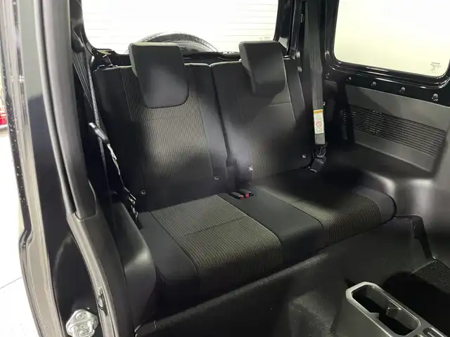 スズキ ジムニー XC 神奈川県 2025(令7)年 0.1万km未満 ブルーイッシュブラックパール3 届出済未使用車/４WD/スズキセーフティサポート/デュアルセンサーブレーキサポート/レーンキープアシスト/クルーズコントロール/アイドリングストップ/リアパーキングセンサー/前席シートヒーター/ヘッドライトウォッシャー/革巻きステアリング/ダウンヒルアシストコントロール/LEDオートライト/フォグランプ/背面タイヤ/純正フロアマット/ターボ車