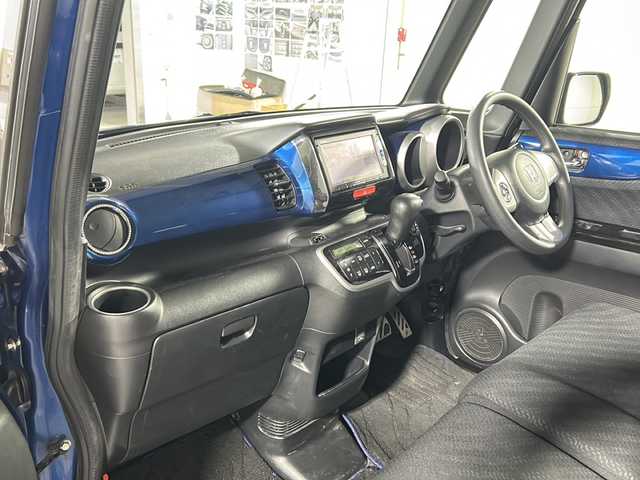 ホンダ Ｎ ＢＯＸ SSパッケージ 福岡県 2014(平26)年 6.3万km プレミアムダイナミックブルーパール 両側パワースライドドア　/衝突軽減ブレーキ　/横滑り防止装置　/バックカメラ　/社外フロアマット　/ベンチシート　/プッシュスタートボタン　/スマートキー　/ホンダ純正ナビラジオＣＤ