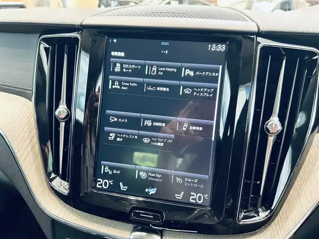 ボルボ ＸＣ６０ D4 AWD インスクリプション 大阪府 2019(令1)年 3万km クリスタルホワイトP ハーマンカードン/HUD/黒革/メモリ付きパワーシート/エアシートヒーター/ステアリングヒーター/ACC/BLIS/純正ナビ/TV/３６０度カメラ/applecarplay/純正19インチAW/LEDヘッドライト/電動リアゲート/自動駐車