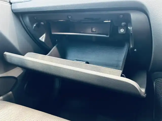ボルボ ＸＣ６０ D4 AWD インスクリプション 大阪府 2019(令1)年 3万km クリスタルホワイトP ハーマンカードン/HUD/黒革/メモリ付きパワーシート/エアシートヒーター/ステアリングヒーター/ACC/BLIS/純正ナビ/TV/３６０度カメラ/applecarplay/純正19インチAW/LEDヘッドライト/電動リアゲート/自動駐車