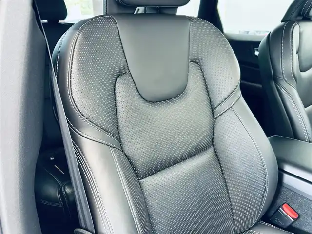 ボルボ ＸＣ６０ D4 AWD インスクリプション 大阪府 2019(令1)年 3万km クリスタルホワイトP ハーマンカードン/HUD/黒革/メモリ付きパワーシート/エアシートヒーター/ステアリングヒーター/ACC/BLIS/純正ナビ/TV/３６０度カメラ/applecarplay/純正19インチAW/LEDヘッドライト/電動リアゲート/自動駐車