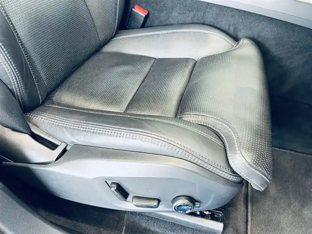 ボルボ ＸＣ６０ D4 AWD インスクリプション 大阪府 2019(令1)年 3万km クリスタルホワイトP ハーマンカードン/HUD/黒革/メモリ付きパワーシート/エアシートヒーター/ステアリングヒーター/ACC/BLIS/純正ナビ/TV/３６０度カメラ/applecarplay/純正19インチAW/LEDヘッドライト/電動リアゲート/自動駐車