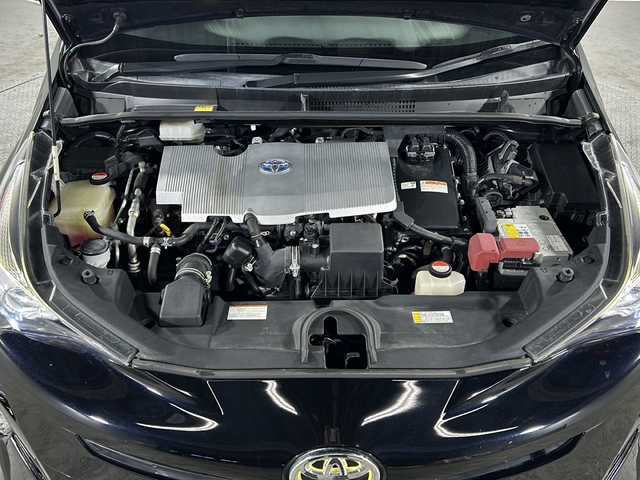 トヨタ プリウス S ツーリングセレクション 沖縄県 2016(平28)年 12.7万km アティチュードブラックマイカ 純正９インチナビ（ＢＴ，フルセグ，ラジオ，ＣＤ／ＤＶＤ）　/バックカメラ/シートヒーター　/レザーシート　/オートライト/純正フロアマット/カーテンエアバッグ/社外18インチアルミホイール　/エアロパーツ(フロント/リアアンダー)/ＬＥＤヘッドライト　/ステアリングスイッチ　/スマートキー