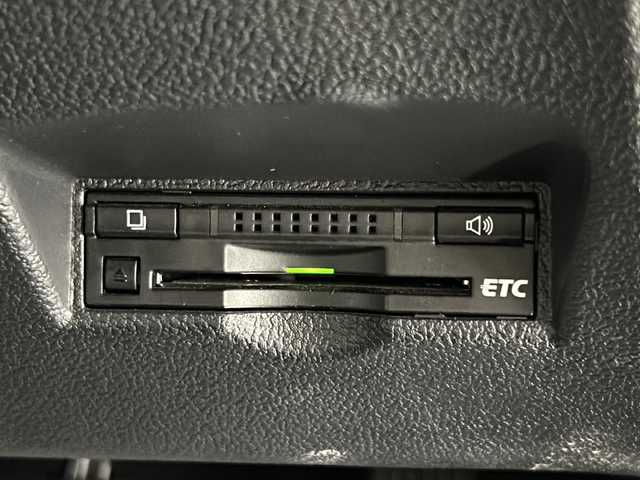トヨタ プリウス S ツーリングセレクション 沖縄県 2016(平28)年 12.7万km アティチュードブラックマイカ 純正９インチナビ（ＢＴ，フルセグ，ラジオ，ＣＤ／ＤＶＤ）　/バックカメラ/シートヒーター　/レザーシート　/オートライト/純正フロアマット/カーテンエアバッグ/社外18インチアルミホイール　/エアロパーツ(フロント/リアアンダー)/ＬＥＤヘッドライト　/ステアリングスイッチ　/スマートキー