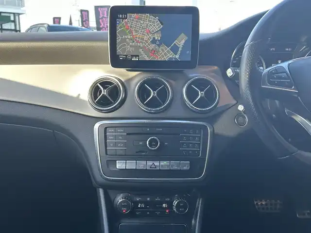 メルセデス・ベンツ ＣＬＡ１８０ Sブレイク AMG スタイル 鹿児島県 2017(平29)年 5.1万km カルサイトホワイト 純正ナビ/CD/DVD再生/フルセグTV/Bluetoothオーディオ/バックカメラ/前後ドライブレコーダー/ハーフレザーシート/運転席パワーシート/前席シートヒーター/電動リアゲート/オートライト/前後コーナーセンサー/純正フロアマット/ETC