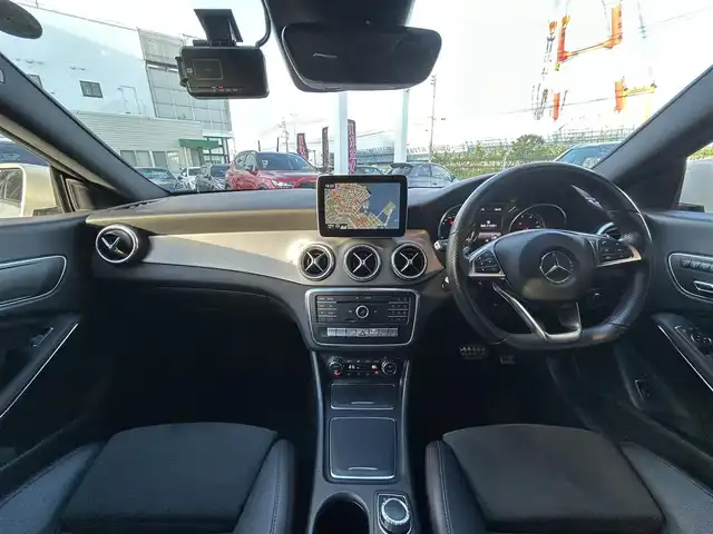 メルセデス・ベンツ ＣＬＡ１８０ Sブレイク AMG スタイル 鹿児島県 2017(平29)年 5.1万km カルサイトホワイト 純正ナビ/CD/DVD再生/フルセグTV/Bluetoothオーディオ/バックカメラ/前後ドライブレコーダー/ハーフレザーシート/運転席パワーシート/前席シートヒーター/電動リアゲート/オートライト/前後コーナーセンサー/純正フロアマット/ETC