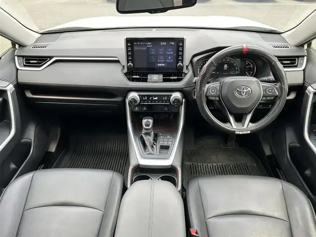 トヨタ ＲＡＶ４ G 愛媛県 2021(令3)年 3.1万km ホワイトパールクリスタルシャイン パノラマムーンルーフ/純正９インチディスプレイオーディオ(ナビ機能有)/・FM/AMラジオ/・Bluetooth/・AppleCarPlay/AndroidAuto/・USB/フルセグTV/パノラミックビューモニター/ビルトインETC/ダイナミックトルクコントロール4WD/プッシュ式マルチテレインセレクト/トヨタセーフティセンス/・プリクラッシュセーフティ/・レーントレーシングアシストポート/・レーダークルーズコントロール/・オートマチックハイビーム/・ロードサインアシスト/先行車発進お知らせ機能/インテリジェントクリアランスソナー/リアクロストラフィックオートブレーキ/ブラインドスポットモニター/パワーバックドア/３灯式LEDヘッドランプ/純正１８インチアルミホイール/ルーフレール/自動防眩インナーミラー/合皮シート/パワーシート【運転席】/快適温熱シート【運転席/助手席】/ステアリングヒーター/スマートエントリー/スタートシステム/取扱説明書/スペアキー１本