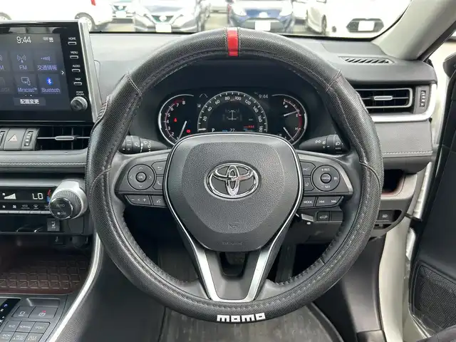 トヨタ ＲＡＶ４ G 愛媛県 2021(令3)年 3.1万km ホワイトパールクリスタルシャイン パノラマムーンルーフ/純正９インチディスプレイオーディオ(ナビ機能有)/・FM/AMラジオ/・Bluetooth/・AppleCarPlay/AndroidAuto/・USB/フルセグTV/パノラミックビューモニター/ビルトインETC/ダイナミックトルクコントロール4WD/プッシュ式マルチテレインセレクト/トヨタセーフティセンス/・プリクラッシュセーフティ/・レーントレーシングアシストポート/・レーダークルーズコントロール/・オートマチックハイビーム/・ロードサインアシスト/先行車発進お知らせ機能/インテリジェントクリアランスソナー/リアクロストラフィックオートブレーキ/ブラインドスポットモニター/パワーバックドア/３灯式LEDヘッドランプ/純正１８インチアルミホイール/ルーフレール/自動防眩インナーミラー/合皮シート/パワーシート【運転席】/快適温熱シート【運転席/助手席】/ステアリングヒーター/スマートエントリー/スタートシステム/取扱説明書/スペアキー１本