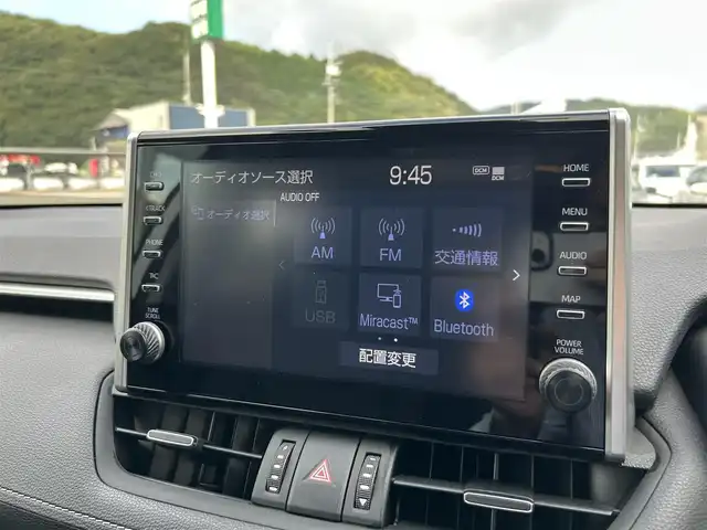トヨタ ＲＡＶ４ G 愛媛県 2021(令3)年 3.1万km ホワイトパールクリスタルシャイン パノラマムーンルーフ/純正９インチディスプレイオーディオ(ナビ機能有)/・FM/AMラジオ/・Bluetooth/・AppleCarPlay/AndroidAuto/・USB/フルセグTV/パノラミックビューモニター/ビルトインETC/ダイナミックトルクコントロール4WD/プッシュ式マルチテレインセレクト/トヨタセーフティセンス/・プリクラッシュセーフティ/・レーントレーシングアシストポート/・レーダークルーズコントロール/・オートマチックハイビーム/・ロードサインアシスト/先行車発進お知らせ機能/インテリジェントクリアランスソナー/リアクロストラフィックオートブレーキ/ブラインドスポットモニター/パワーバックドア/３灯式LEDヘッドランプ/純正１８インチアルミホイール/ルーフレール/自動防眩インナーミラー/合皮シート/パワーシート【運転席】/快適温熱シート【運転席/助手席】/ステアリングヒーター/スマートエントリー/スタートシステム/取扱説明書/スペアキー１本