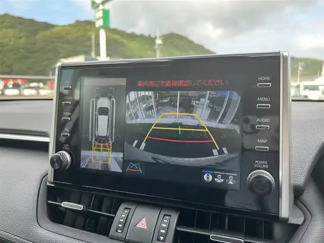 トヨタ ＲＡＶ４ G 愛媛県 2021(令3)年 3.1万km ホワイトパールクリスタルシャイン パノラマムーンルーフ/純正９インチディスプレイオーディオ(ナビ機能有)/・FM/AMラジオ/・Bluetooth/・AppleCarPlay/AndroidAuto/・USB/フルセグTV/パノラミックビューモニター/ビルトインETC/ダイナミックトルクコントロール4WD/プッシュ式マルチテレインセレクト/トヨタセーフティセンス/・プリクラッシュセーフティ/・レーントレーシングアシストポート/・レーダークルーズコントロール/・オートマチックハイビーム/・ロードサインアシスト/先行車発進お知らせ機能/インテリジェントクリアランスソナー/リアクロストラフィックオートブレーキ/ブラインドスポットモニター/パワーバックドア/３灯式LEDヘッドランプ/純正１８インチアルミホイール/ルーフレール/自動防眩インナーミラー/合皮シート/パワーシート【運転席】/快適温熱シート【運転席/助手席】/ステアリングヒーター/スマートエントリー/スタートシステム/取扱説明書/スペアキー１本