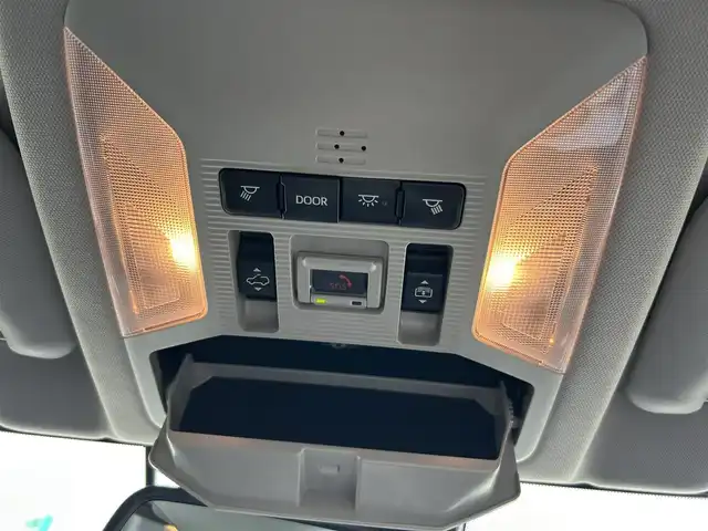 トヨタ ＲＡＶ４ G 愛媛県 2021(令3)年 3.1万km ホワイトパールクリスタルシャイン パノラマムーンルーフ/純正９インチディスプレイオーディオ(ナビ機能有)/・FM/AMラジオ/・Bluetooth/・AppleCarPlay/AndroidAuto/・USB/フルセグTV/パノラミックビューモニター/ビルトインETC/ダイナミックトルクコントロール4WD/プッシュ式マルチテレインセレクト/トヨタセーフティセンス/・プリクラッシュセーフティ/・レーントレーシングアシストポート/・レーダークルーズコントロール/・オートマチックハイビーム/・ロードサインアシスト/先行車発進お知らせ機能/インテリジェントクリアランスソナー/リアクロストラフィックオートブレーキ/ブラインドスポットモニター/パワーバックドア/３灯式LEDヘッドランプ/純正１８インチアルミホイール/ルーフレール/自動防眩インナーミラー/合皮シート/パワーシート【運転席】/快適温熱シート【運転席/助手席】/ステアリングヒーター/スマートエントリー/スタートシステム/取扱説明書/スペアキー１本