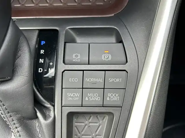 トヨタ ＲＡＶ４ G 愛媛県 2021(令3)年 3.1万km ホワイトパールクリスタルシャイン パノラマムーンルーフ/純正９インチディスプレイオーディオ(ナビ機能有)/・FM/AMラジオ/・Bluetooth/・AppleCarPlay/AndroidAuto/・USB/フルセグTV/パノラミックビューモニター/ビルトインETC/ダイナミックトルクコントロール4WD/プッシュ式マルチテレインセレクト/トヨタセーフティセンス/・プリクラッシュセーフティ/・レーントレーシングアシストポート/・レーダークルーズコントロール/・オートマチックハイビーム/・ロードサインアシスト/先行車発進お知らせ機能/インテリジェントクリアランスソナー/リアクロストラフィックオートブレーキ/ブラインドスポットモニター/パワーバックドア/３灯式LEDヘッドランプ/純正１８インチアルミホイール/ルーフレール/自動防眩インナーミラー/合皮シート/パワーシート【運転席】/快適温熱シート【運転席/助手席】/ステアリングヒーター/スマートエントリー/スタートシステム/取扱説明書/スペアキー１本
