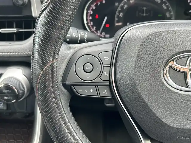 トヨタ ＲＡＶ４ G 愛媛県 2021(令3)年 3.1万km ホワイトパールクリスタルシャイン パノラマムーンルーフ/純正９インチディスプレイオーディオ(ナビ機能有)/・FM/AMラジオ/・Bluetooth/・AppleCarPlay/AndroidAuto/・USB/フルセグTV/パノラミックビューモニター/ビルトインETC/ダイナミックトルクコントロール4WD/プッシュ式マルチテレインセレクト/トヨタセーフティセンス/・プリクラッシュセーフティ/・レーントレーシングアシストポート/・レーダークルーズコントロール/・オートマチックハイビーム/・ロードサインアシスト/先行車発進お知らせ機能/インテリジェントクリアランスソナー/リアクロストラフィックオートブレーキ/ブラインドスポットモニター/パワーバックドア/３灯式LEDヘッドランプ/純正１８インチアルミホイール/ルーフレール/自動防眩インナーミラー/合皮シート/パワーシート【運転席】/快適温熱シート【運転席/助手席】/ステアリングヒーター/スマートエントリー/スタートシステム/取扱説明書/スペアキー１本