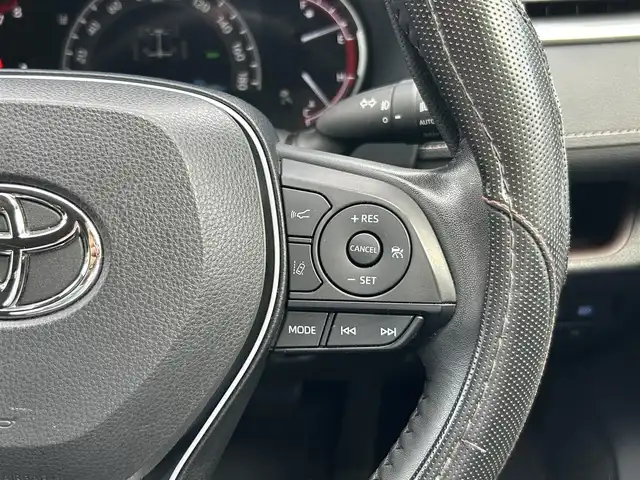 トヨタ ＲＡＶ４ G 愛媛県 2021(令3)年 3.1万km ホワイトパールクリスタルシャイン パノラマムーンルーフ/純正９インチディスプレイオーディオ(ナビ機能有)/・FM/AMラジオ/・Bluetooth/・AppleCarPlay/AndroidAuto/・USB/フルセグTV/パノラミックビューモニター/ビルトインETC/ダイナミックトルクコントロール4WD/プッシュ式マルチテレインセレクト/トヨタセーフティセンス/・プリクラッシュセーフティ/・レーントレーシングアシストポート/・レーダークルーズコントロール/・オートマチックハイビーム/・ロードサインアシスト/先行車発進お知らせ機能/インテリジェントクリアランスソナー/リアクロストラフィックオートブレーキ/ブラインドスポットモニター/パワーバックドア/３灯式LEDヘッドランプ/純正１８インチアルミホイール/ルーフレール/自動防眩インナーミラー/合皮シート/パワーシート【運転席】/快適温熱シート【運転席/助手席】/ステアリングヒーター/スマートエントリー/スタートシステム/取扱説明書/スペアキー１本