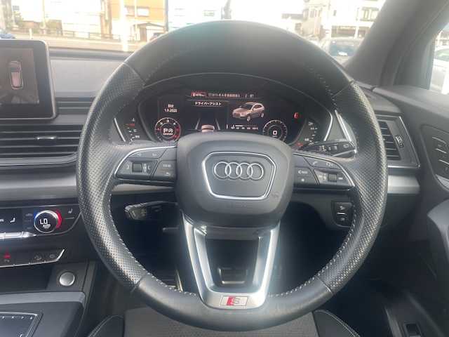 アウディ Ｑ５ Sライン コンペティション 青森県 2020(令2)年 4.5万km グレイシアホワイトメタリック 4WD/特別使用車/ターボエンジン/純正ナビ/（TV/CD/DVD/AUX/USB/SD/BT）/アラウンドビューモニター/パークアシスト/衝突被害軽減ブレーキ/アダプティブクルーズコントロール/アクティブレーンアシスト/オートマチックハイビーム/LEDヘッドライト/ダウンヒルアシストコントロール/電動リアゲート/レインセンサー/ハーフレザーシート/前席シートヒーター/前席パワーシート/D席メモリー機能付きシート/ビルトインETC2.0/ドライブレコーダー前後/ヘッドライトウォッシャー/革巻きステアリング/ステアリングスイッチ/パドルシフト/ウィンカーミラー/コーナーセンサー/電動パーキングブレーキ/ダウンヒルアシスト/エアバック　W・サイド・カーテン/スマートキー×２/プッシュスタート/アウディ１９インチAW/アイドリングストップ/取扱説明書/保証書