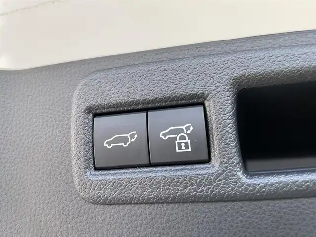 トヨタ ハリアー G 石川県 2020(令2)年 4.2万km ホワイトパールクリスタルシャイン ワンオーナー/純正ディスプレイオーディオ/バックカメラ/フルセグTV/LEDヘッドライト/ビルトインETC/パワーバックドア/トヨタセーフティセンス/レーダークルーズ/ドライブレコーダー/デジタルミラー/スマートキー/プッシュスタート/電動ミラー/保証書