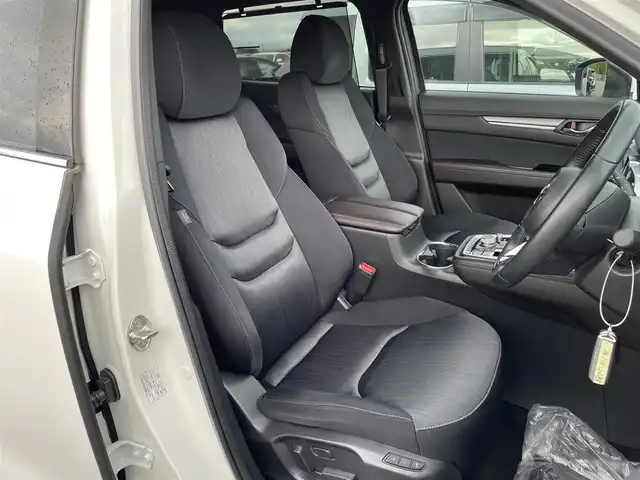 マツダ ＣＸ－８ 25S プロアクティブ 佐賀県 2019(平31)年 3万km スノーフレイクホワイトパールマイカ 純正8インチSDナビゲーション/・フルセグTV/CD/DVD/USB/Bluetooth/アルパインフリップダウンモニター/360°ビューモニター/ETC/ヘッドアップディスプレイ/パワーリフトゲート/電子パーキングブレーキ/・AUTO HOLD機能/後席エアコン/D席メモリー機能付パワーシート/DN席シートヒーター/後席サンシェード/ISOFIX対応/革巻きステアリング/ステアリングヒーター/ステアリングリモコン/純正19インチアルミホイール/純正LEDヘッドライト/・オートマチックハイビーム/純正LEDフォグランプ/純正フロアマット/純正ドアバイザ―/i-ACTIVSENSE/・アダプティブクルーズコントロール/・スマートシティブレーキサポート/・ブラインドスポットモニタリング/・レーンキープアシストシステム/・パーキングセンサーシステム/・標識認識機能/・ドライバーアテンションアラート