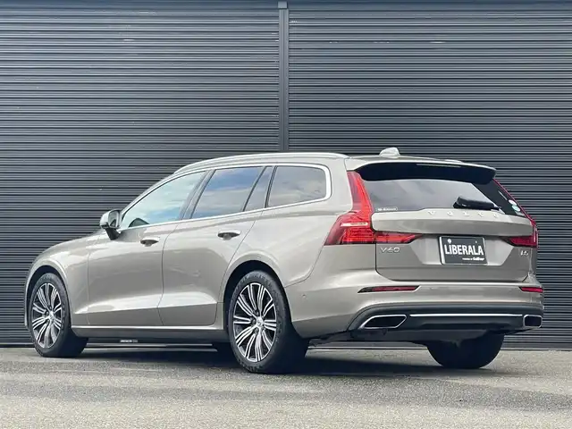 ボルボ Ｖ６０ B5 インスクリプション 山梨県 2021(令3)年 2.1万km ぺブルグレー 茶革 /harman/kardon /HUD /ACC /BLIS /LKA /インテリセーフ /360°カメラ /前後コーナーセンサー /純正メモリナビ /フルセグ /AppleC /AndroidA /Bluetooth /ワイヤレスC  /シートH /ベンチL /パワーシート /電動テールゲート /LED /ETC
