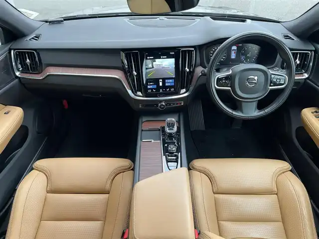 ボルボ Ｖ６０ B5 インスクリプション 山梨県 2021(令3)年 2.1万km ぺブルグレー 茶革 /harman/kardon /HUD /ACC /BLIS /LKA /インテリセーフ /360°カメラ /前後コーナーセンサー /純正メモリナビ /フルセグ /AppleC /AndroidA /Bluetooth /ワイヤレスC  /シートH /ベンチL /パワーシート /電動テールゲート /LED /ETC
