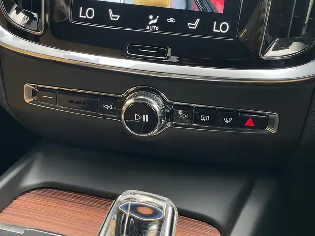 ボルボ Ｖ６０ B5 インスクリプション 山梨県 2021(令3)年 2.1万km ぺブルグレー 茶革 /harman/kardon /HUD /ACC /BLIS /LKA /インテリセーフ /360°カメラ /前後コーナーセンサー /純正メモリナビ /フルセグ /AppleC /AndroidA /Bluetooth /ワイヤレスC  /シートH /ベンチL /パワーシート /電動テールゲート /LED /ETC