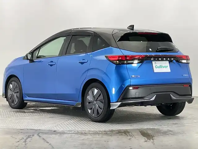 日産 ノート X 栃木県 2020(令2)年 2.7万km ビビットブルー / スーパーブラック 2トーン 純正ナビ/(フルセグTV/Bluetooth/USB/HDMI)/全方位カメラ/インテリジェントエマージェンシーブレーキ/・車線逸脱警報/・車線逸脱防止支援システム/・踏み間違い衝突防止アシスト/・ビークルダイナミクスコントロール/・アラウンドビューモニター/前後コーナーセンサー/BSM/置くだけ充電/ETC2.0/前方ドラレコ/禁煙車/2トーン/デジタルインナーミラー/オートライト/LEDヘッドライト/フォグランプ/スマートキー/プッシュスタート/ステアリングスイッチ/ウィンカーミラー/電動格納ミラー/純正フロアマット