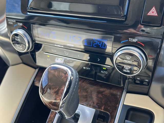 トヨタ ヴェルファイア ハイブリット X 富山県 2019(令1)年 6.7万km ブラック ワンオーナー/両側パワスラ/スマートキー×２/社外メモリーナビ(AVIC-CL902)/DVD/BT/USB/フルセグTV/ビルトインETC/ミラー型前後ドラレコ/社外フリップダウンモニター(TVM-FW1020)/LEDヘッドライト/フォグ/プッシュスタート/衝突安全ブレーキ/レーンキープアシスト/オートハイビーム/レーダークルコン/電動Pブレーキ/電格ウィンカーミラー/シートカバー/Clazzioフロアマット/電動Pブレーキ/皮巻きステアリング/ステアリングスイッチ/AC100V電源/保証書・取説・ナビ取説