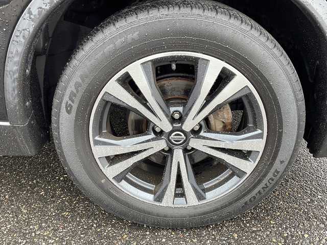 日産 エクストレイル 20Xi 新潟県 2020(令2)年 6.4万km ダイヤモンドブラック 純正9インチナビ(MM519D-L)/（AM/FM/CD/DVD/Blu-ray/Bluetooth）/フルセグTV/純正フリップダウンモニター/プロパイロット/衝突軽減/追従機能付きクルーズコントロール/レーンキープアシスト/クリアランスソナー/全周囲カメラ/デジタルインナーミラー/ドライブレコーダー/パワーバックドア/LEDヘッドライト/フォグランプ/ウィンカーミラー/電格ミラー/ドアバイザー/スペアキー