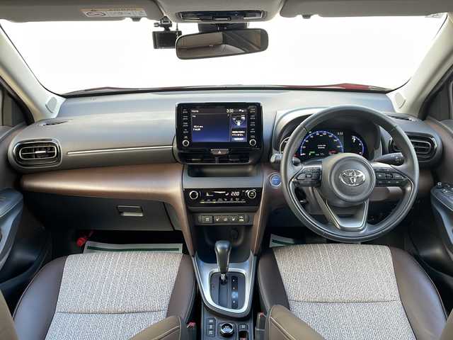 トヨタ ヤリスクロス ハイブリッド Z 山形県 2021(令3)年 3万km ブラックマイカ/センシュアルレッドマイカ ワンオーナー/禁煙車/トヨタセーフティセンス/・プリクラッシュセーフティ/・レーントレーシングアシスト/・レーンディパーチャーアラート/・レーダークルーズコントロール/・オートマチックハイビーム/・ロードサインアシスト/純正8インチディスプレイオーディオ/(フルセグ/BT/AM/FM/Miracast/Apple Carplay)/全周囲カメラ/ビルトインETC/ドライブレコーダー/前席シートヒーター/ハーフレザーシート/パワーシート/前後ドライブレコーダー/100V充電/コーナーセンサー/パワーバックドア/電動パーキングブレーキ/オートホールド/18インチ純正アルミ/スペアキー/プッシュスタート/社外冬タイヤ車載