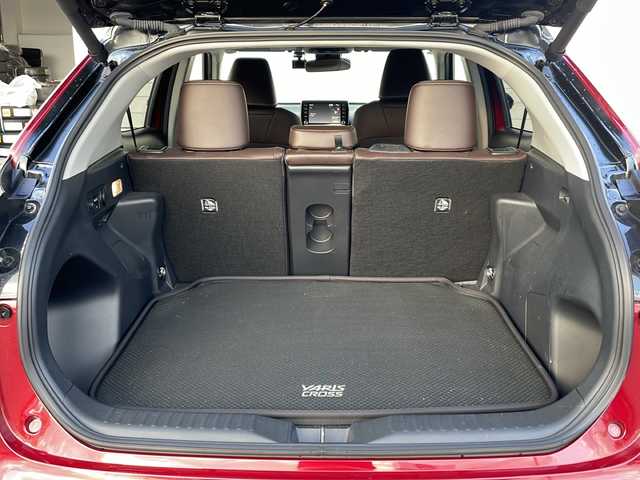 トヨタ ヤリスクロス ハイブリッド Z 山形県 2021(令3)年 3万km ブラックマイカ/センシュアルレッドマイカ ワンオーナー/禁煙車/トヨタセーフティセンス/・プリクラッシュセーフティ/・レーントレーシングアシスト/・レーンディパーチャーアラート/・レーダークルーズコントロール/・オートマチックハイビーム/・ロードサインアシスト/純正8インチディスプレイオーディオ/(フルセグ/BT/AM/FM/Miracast/Apple Carplay)/全周囲カメラ/ビルトインETC/ドライブレコーダー/前席シートヒーター/ハーフレザーシート/パワーシート/前後ドライブレコーダー/100V充電/コーナーセンサー/パワーバックドア/電動パーキングブレーキ/オートホールド/18インチ純正アルミ/スペアキー/プッシュスタート/社外冬タイヤ車載